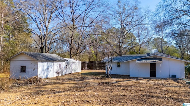 view of yard with a storage shed