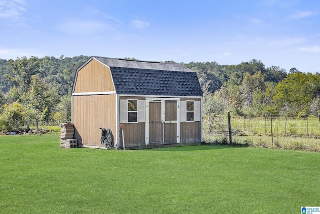 view of outdoor structure with a yard