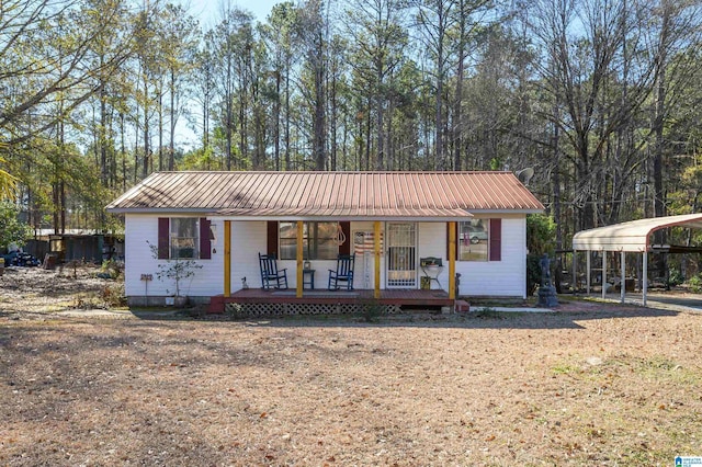 view of front facade featuring a carport and covered porch