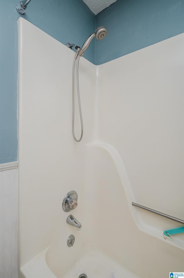 bathroom featuring shower / bathing tub combination