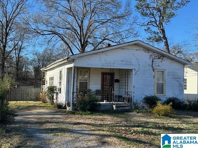 view of front of property