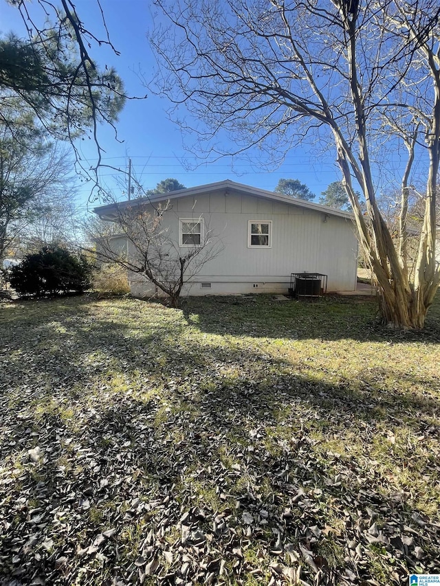 view of home's exterior featuring crawl space, central air condition unit, and a yard