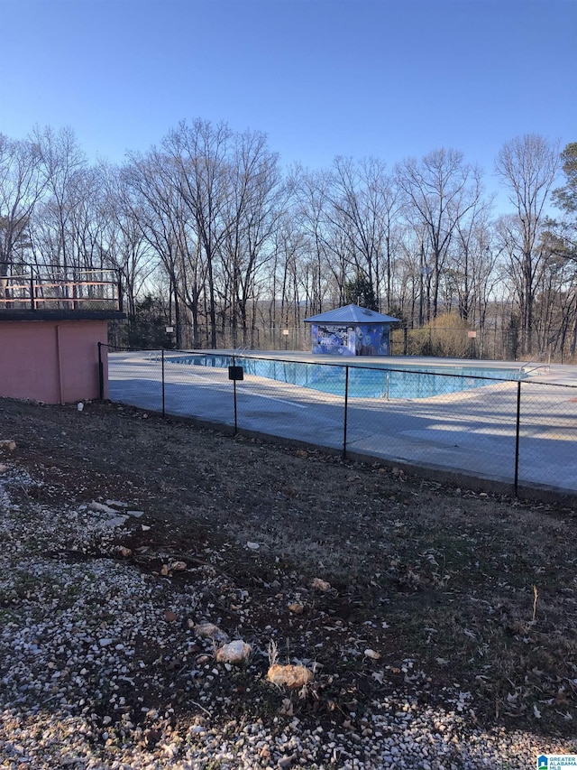 view of swimming pool