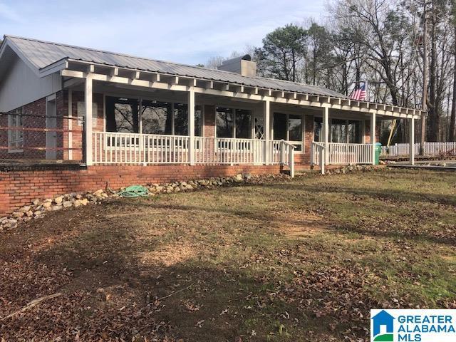 view of front of home featuring a porch and a front lawn