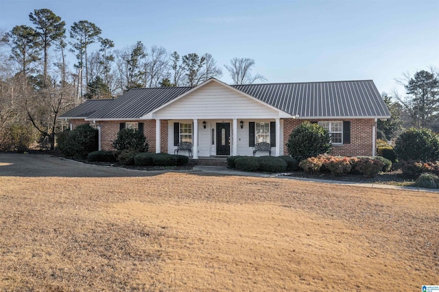 ranch-style home featuring a porch and a front lawn