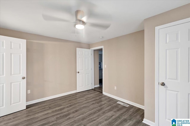 unfurnished bedroom with dark wood-type flooring and ceiling fan