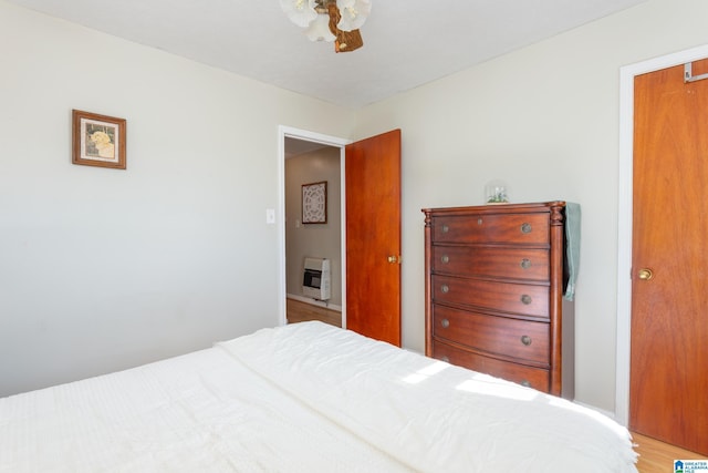 bedroom with ceiling fan and heating unit