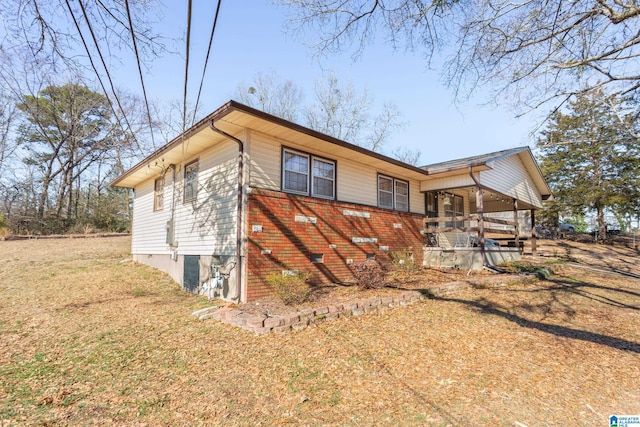 exterior space featuring a yard