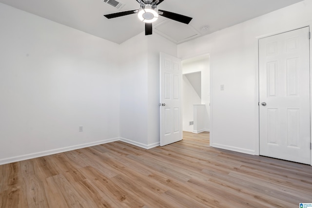 unfurnished room featuring lofted ceiling, light hardwood / wood-style floors, and ceiling fan