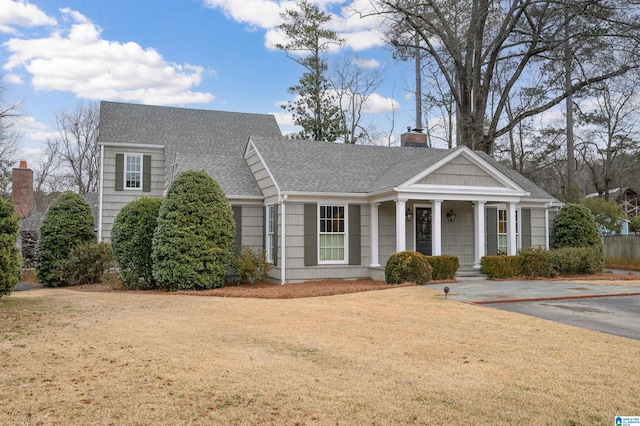 view of front of house featuring a front yard