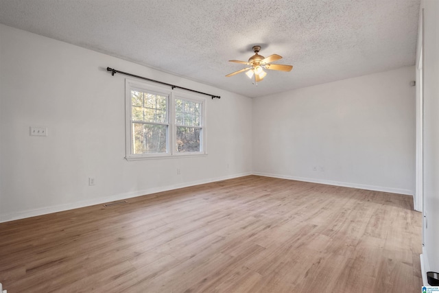 spare room featuring light hardwood / wood-style floors, a textured ceiling, and ceiling fan