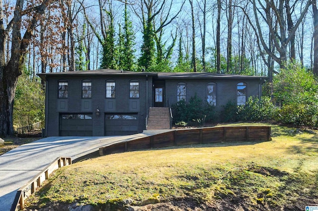 view of front of home featuring a garage and a front lawn