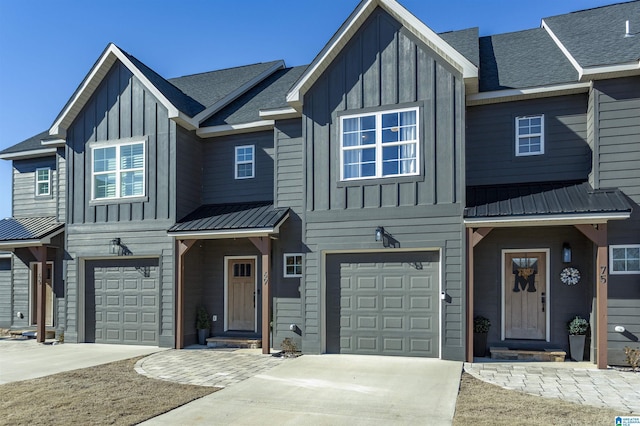 townhome / multi-family property featuring a garage