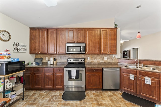 kitchen with sink, appliances with stainless steel finishes, pendant lighting, ceiling fan, and backsplash