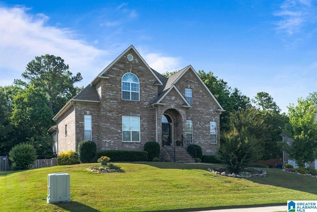 view of front property featuring a front yard