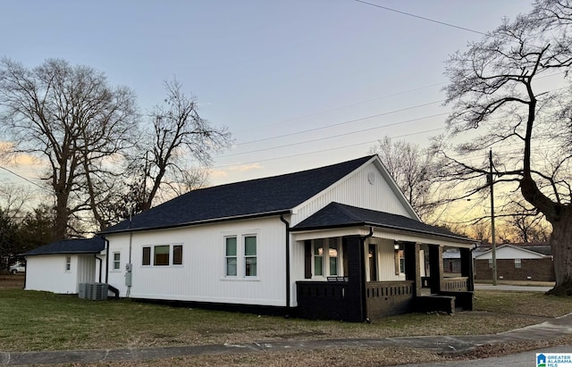 view of front of house with a yard and covered porch