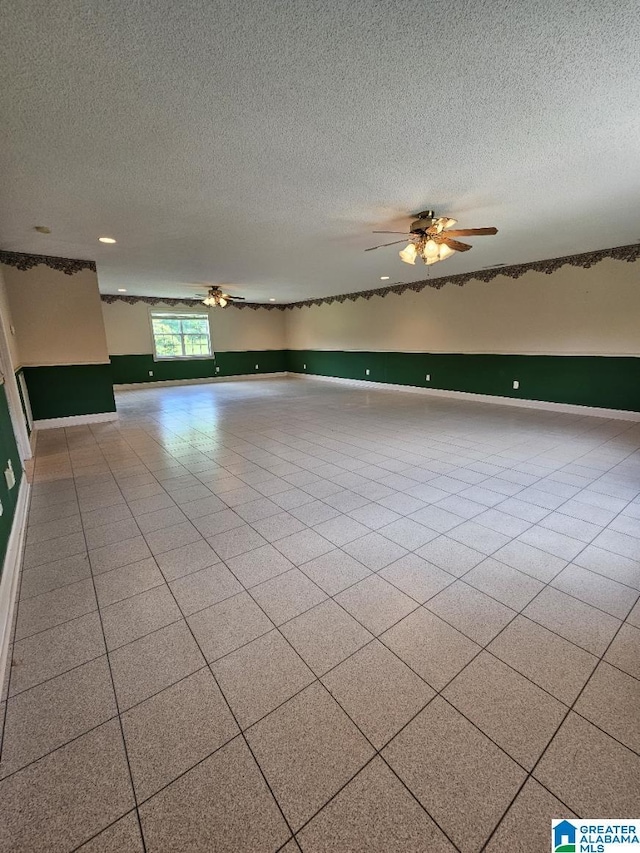 unfurnished room featuring a textured ceiling and ceiling fan