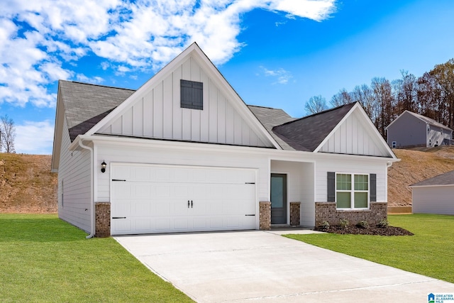 view of front facade featuring a garage and a front lawn