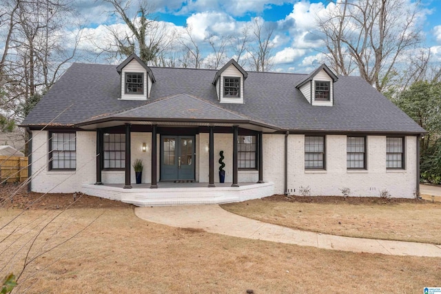 view of front of property featuring a front lawn and a porch