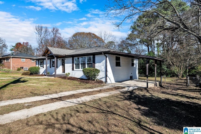 ranch-style house featuring a front lawn