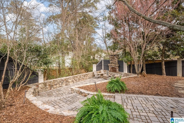 view of yard with a patio area