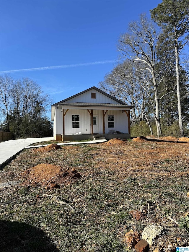 view of front of property with covered porch