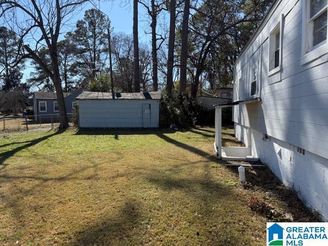 view of yard featuring a storage unit