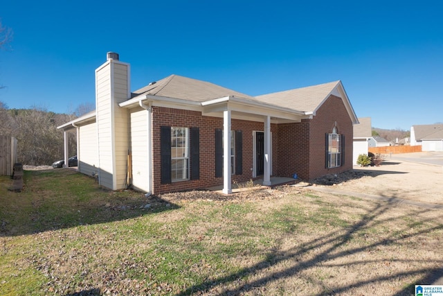 view of front of house featuring a front yard