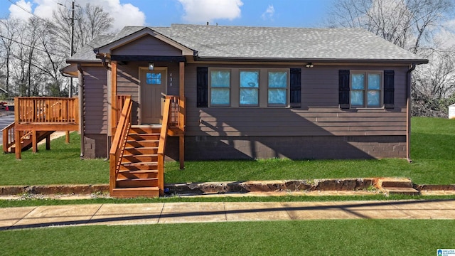 view of front of house with a front yard