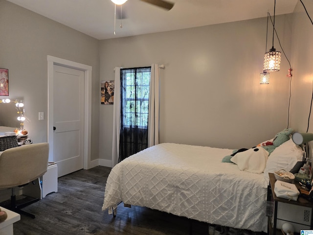 bedroom featuring dark wood finished floors, baseboards, and ceiling fan