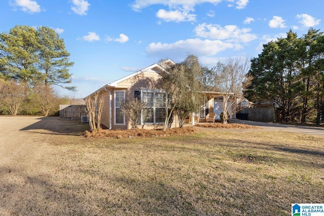 view of front of home with a front lawn