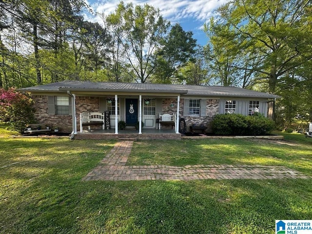 ranch-style house featuring a porch and a front lawn