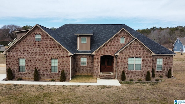 view of front of home featuring a front yard