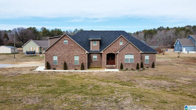 view of front of home featuring a front yard