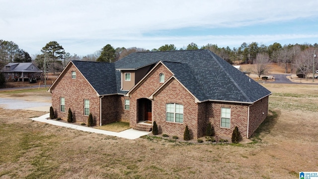 view of front of house with a front lawn