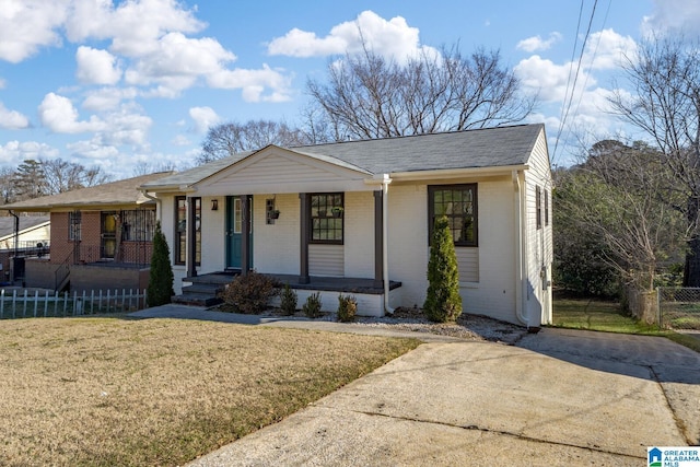 ranch-style house featuring a front lawn and covered porch