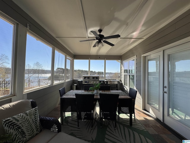 sunroom / solarium with ceiling fan