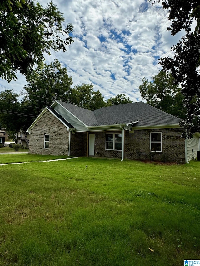 ranch-style house with a front yard