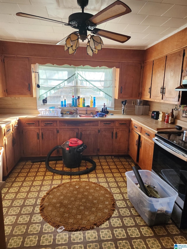 kitchen with crown molding, ceiling fan, and stainless steel electric range oven