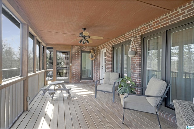 deck with ceiling fan