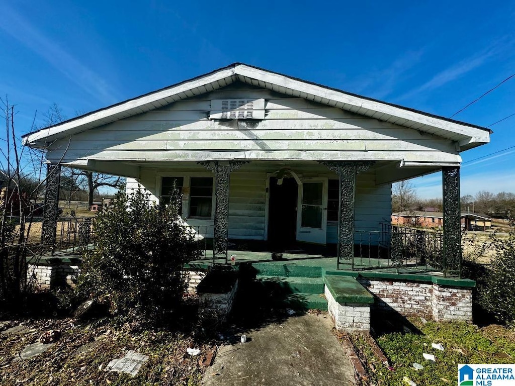 view of front of house with a porch