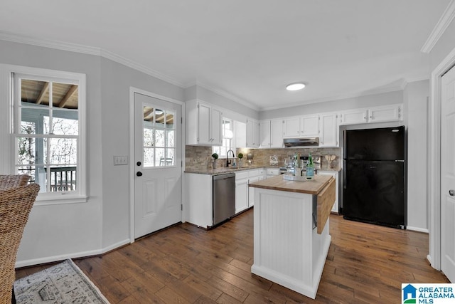 kitchen with sink, white cabinetry, a center island, dark hardwood / wood-style flooring, and stainless steel appliances