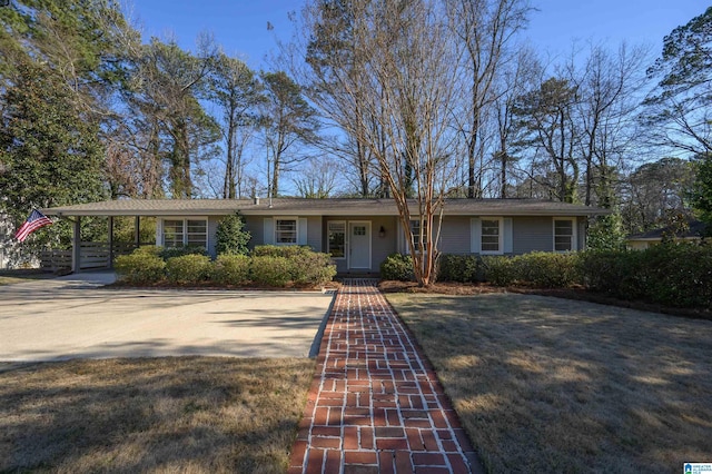 single story home with a carport