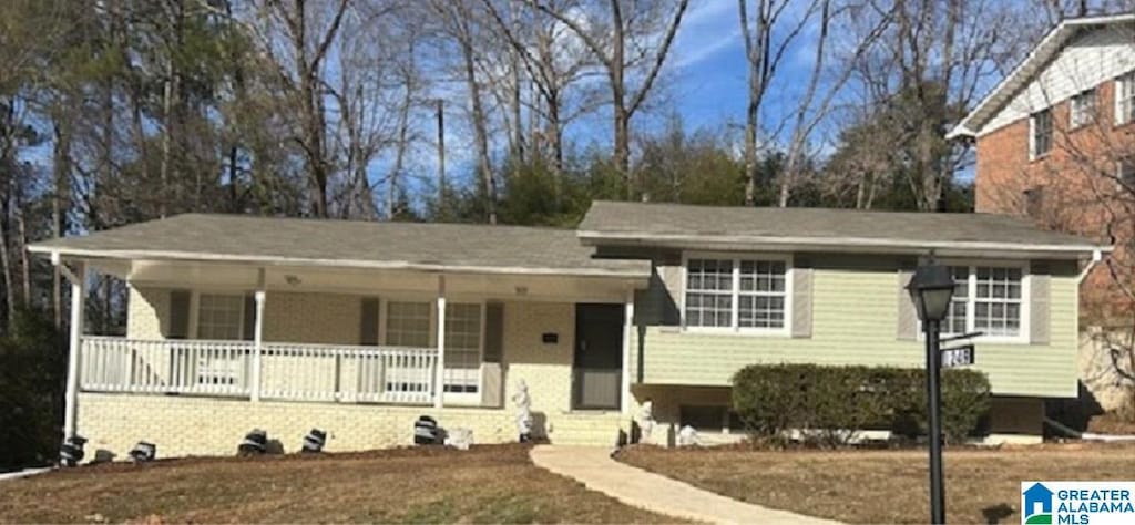 view of front of property featuring covered porch