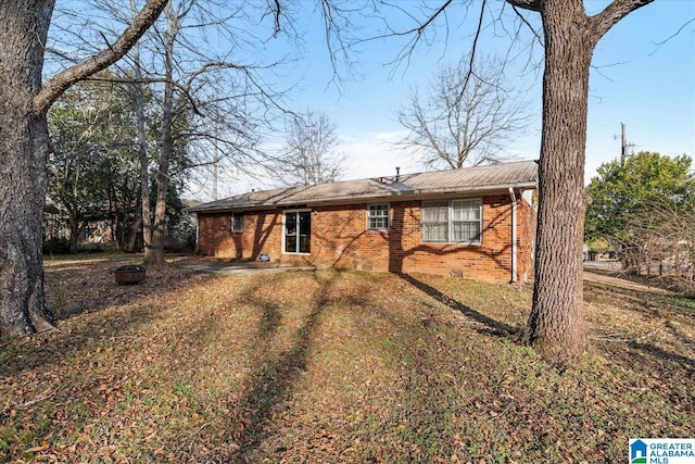 ranch-style house with a front lawn