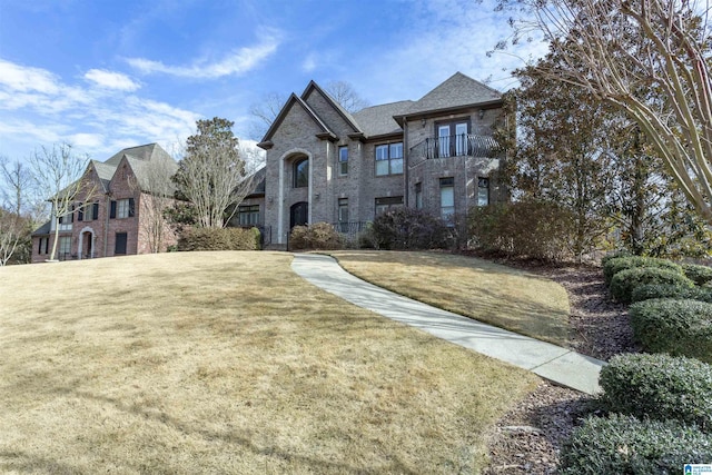 view of front of house with a front lawn