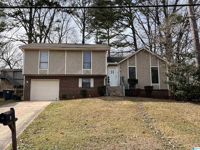 view of front of house featuring a garage and a front yard