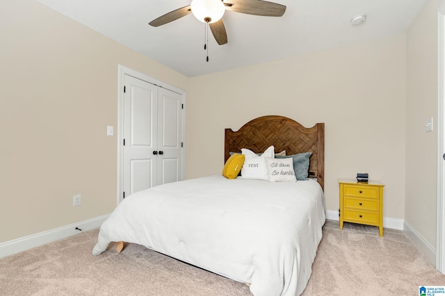 bedroom with light carpet, ceiling fan, and a closet