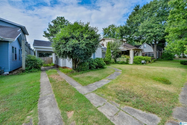 view of front of home featuring a front lawn