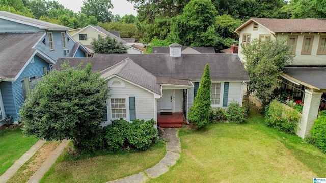 view of front of home featuring a front lawn